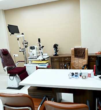 CONSULTING ROOM-EYE